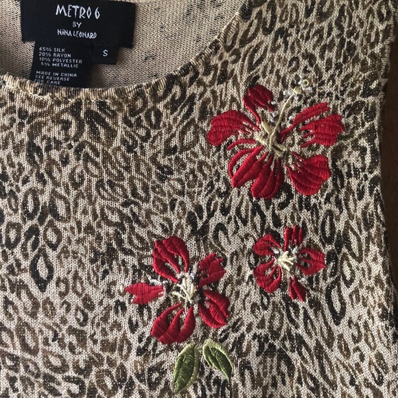 Metro 6 Sleeveless top - Picture 2 of 4